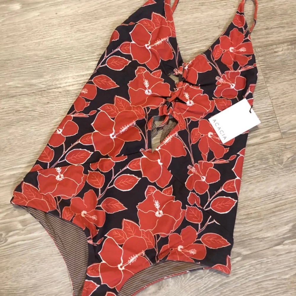 *S O L D* Acacia Mid Pacific Kokomo NWT